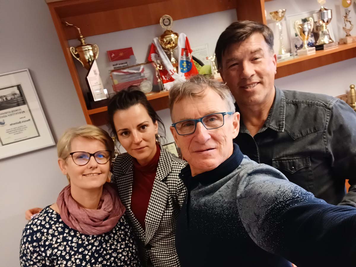 triatlonista Jerzy Górski,  Anna Skórzewska zastępca Burmistrza Gminy i Miasta Kleczew, Daniel Bednarek dyrektor osir kleczew, Anna Jabłońska zastęoca dyrektora osir kleczew